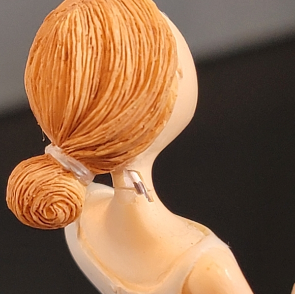 Sisters Figurine Table Top Pink and Blue By Claire Stoner 2004 - Picture 6 of 9